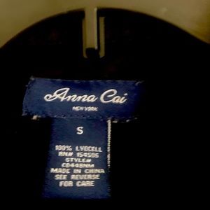 3/4 sleeve lightweight black blazer.